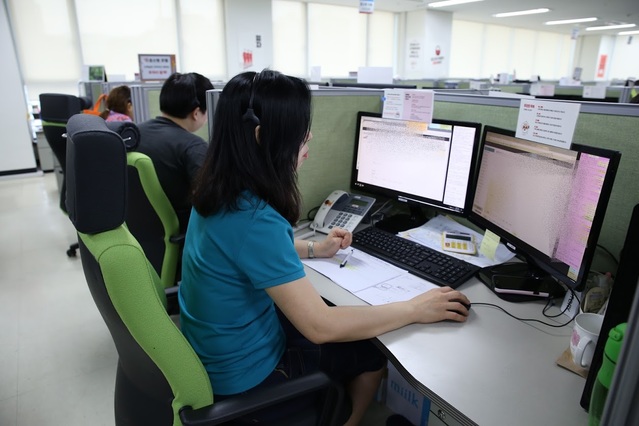 ▲ 여기어때 '고객행복센터'에서 안심예약제 운영을 전담하는 전문 상담원들. ⓒ위드이노베이션