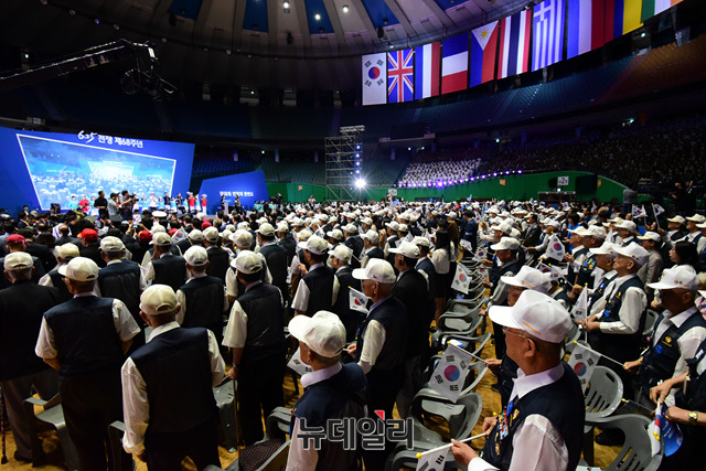 ▲ 제68주년 6.25전쟁 기념식이 25일 오전 서울 송파구 잠실실내체육관에서 6.25 참전유공자, 이낙연 국무총리, 여야지도부, 피우진 보훈처장, 군 관계자 및 시민 등이 참석한 가운데 열리고 있다. ⓒ뉴데일리 이종현 기자