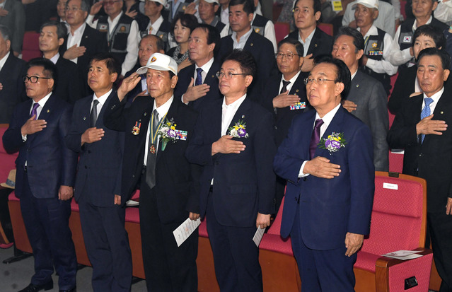 ▲ 도는 경산시민회관에서 ‘희생으로 지킨 대한민국, 평화와 번영의 한반도’라는 슬로건으로 참전용사의 명예선양과 위국헌신에 감사하는 ‘6.25전쟁 제68주년 행사’를 거행했다.ⓒ경북도