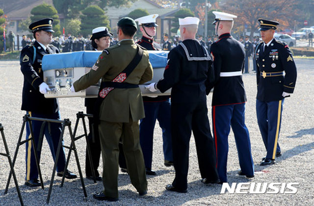 ▲ 과거 판문점에서 유엔사령부를 통해 송환되는 미군 유해. ⓒ뉴시스. 무단전재 및 재배포 금지.