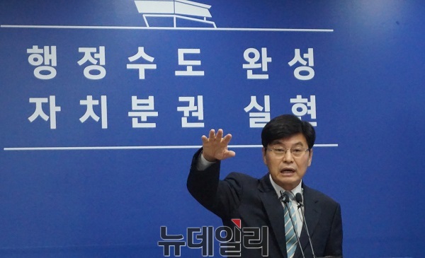 ▲ 이춘희 세종시장이 28일 시청 브리핑룸에서 정례브리핑을 하고 있다.ⓒ김정원 기자