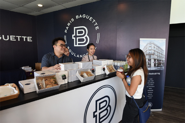 ▲ 북미 정상회담 당시 싱가포르 프레스센터에 설치된 파리바게뜨.ⓒSPC그룹