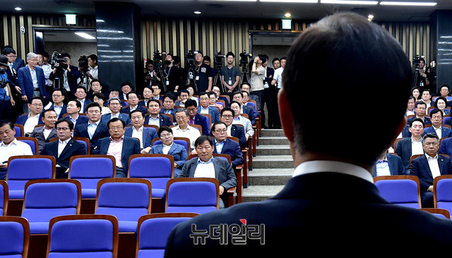 ▲ 21일 국회에서 열린 자유한국당 의원총회 모습. ⓒ뉴데일리 이종현 기자