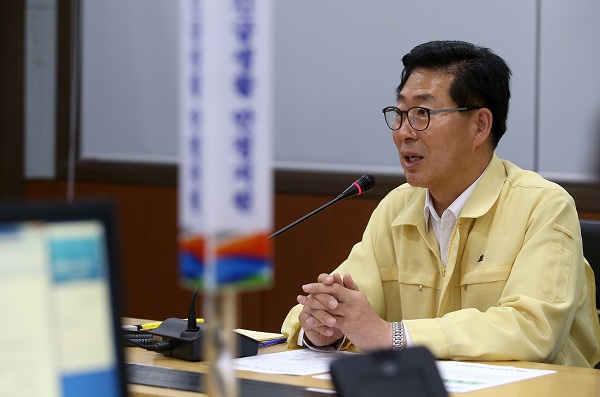 ▲ 양승조 충남도지사가 지난 1일 도청 재난종합상황실에서 태풍 및 호우 대비 상황점검회의를 주재하고 있다.ⓒ충남도