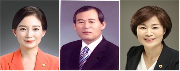 ▲ 신임 의장에 당선된 배지숙 의원과 부의장에 당선된 장상수, 김혜정 의원(왼쪽부터).ⓒ대구시의회
