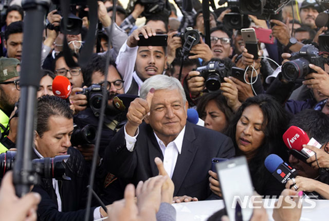 ▲ 이번 대선에서 이긴 좌파 후보 안드레스 마누엘 로페스 오브라도르. ⓒ뉴시스-AP. 무단전재 및 재배포 금지.