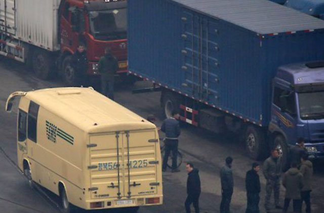 ▲ 북한에서 중국으로 넘어가는 택배차량. (사진과 기사 내용은 직접적 관련이 없음). ⓒ연합뉴스. 무단전재 및 재배포 금지.