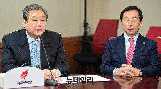 ▲ 자유한국당 김무성 의원(왼쪽)과 김성태 권한대행 겸 원내대표. ⓒ뉴데일리 이종현 기자
