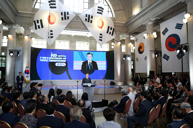 ▲ 문재인 대통령이 지난 3일 '3·1운동 및 대한민국임시정부 수립 100주년 기념사업추진위원회 출범식'에 참석한 모습. ⓒ청와대 제공