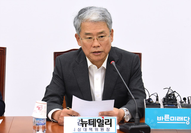 ▲ 김동철 바른미래당 비상대책위원장이 2일 오후 국회에서 열린 긴급관계부처 현안보고 '은행 금리조작 의혹 점검 및 금융소비자보호 대책'에서 모두발언을 하고 있다. ⓒ뉴데일리 이종현 기자