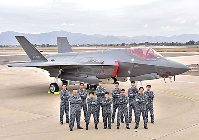 ▲ 2016년 12월 일본이 처음 인수한 F-35A 스텔스 전투기. 일본이 개헌을 하면 이런 무기가 대폭 증강될 수 있다. ⓒ뉴시스. 무단전재 및 재배포 금지.