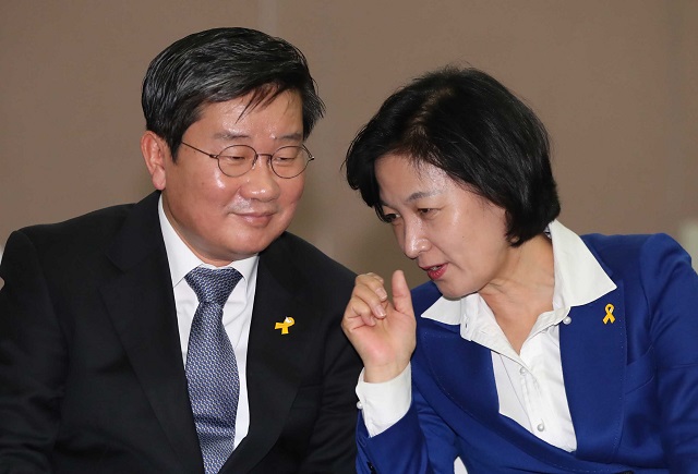 ▲ 더불어민주당 전해철 의원과 추미애 대표. ⓒ뉴시스