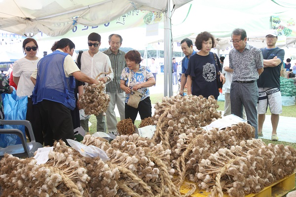 ▲ 지난해 단양 마늘축제 장터 모습.ⓒ단양군
