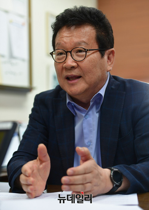 ▲ 뉴데일리는 4일 대전 유성구 카이스트 기계공학동에서 성풍현 카이스트 원자력 및 양자공학과 교수(사진)와 인터뷰를 진행했다. 성 교수가 기자의 질문에 답하고 있다. ⓒ뉴데일리 정상윤