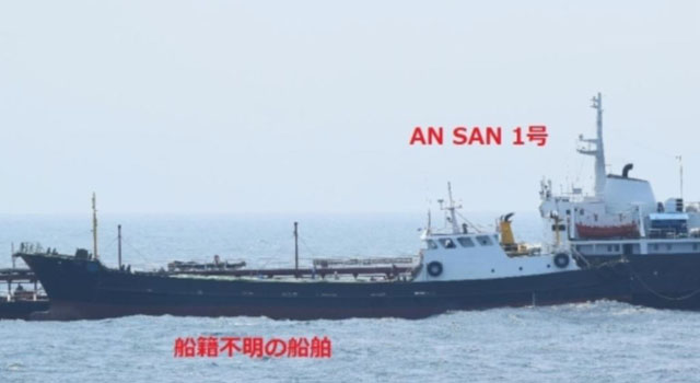 ▲ 日외무성이 지난 6월 29일 공개한 北유조선의 불법환적 장면. ⓒ美VOA 관련보도 화면캡쳐-日외무성 공개사진.