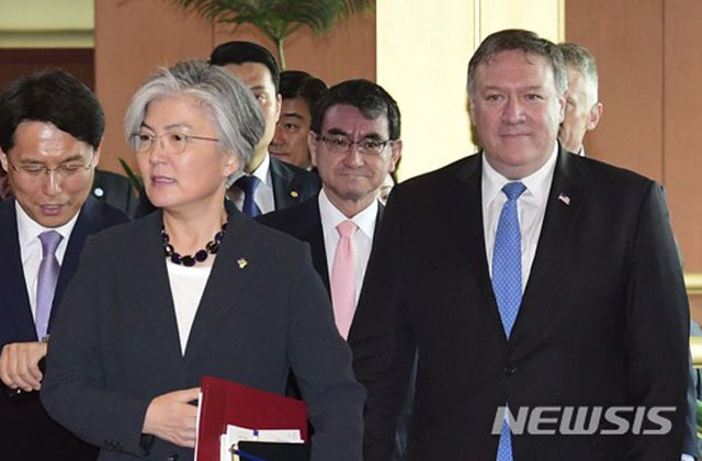 ▲ 강경화 외교장관, 고노 다로 日외무장관, 마이크 폼페오 美국무장관. ⓒ뉴시스. 무단전재 및 재배포 금지.