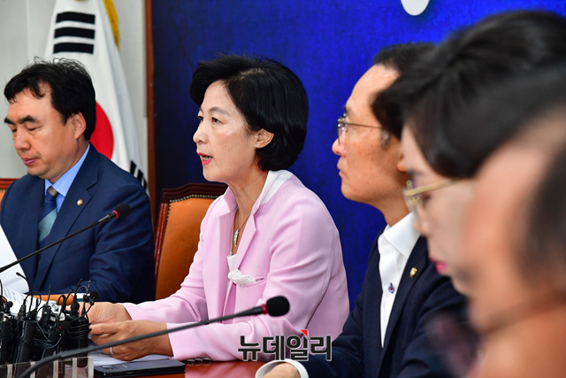 ▲ 추미애 더불어민주당 대표가 6일 오전 국회에서 열린 최고위원회의에서 모두발언을 하고 있다. ⓒ뉴데일리 이종현 기자