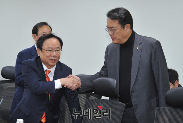 ▲ 자유한국당 부의장직을 두고 맞대결을 펼치게 된 이주영 의원과 정진석 의원 ⓒ뉴데일리 이종현 기자