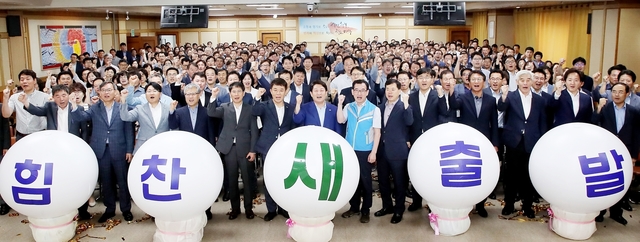 ▲ 권영진 대구시장이 취임식을 대신한 정례조회에서 대구시 고강도 혁신 의지를 밝혔다.ⓒ대구시