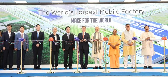 ▲ 지난 9일 삼성전자의 인도 노이다 공장 준공식 모습. ⓒ청와대 제공