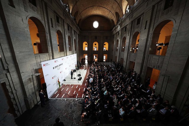 ▲ 문재인 대통령이 지난해 쾨르버 재단에서 연설을 하는 모습. ⓒ청와대 제공