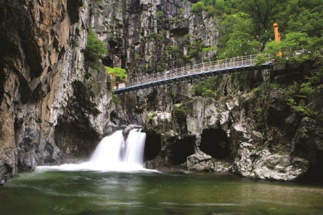 ▲ 포항의 대표사찰 보경사가 위치하고 있는 내연산 계곡.ⓒ포항시