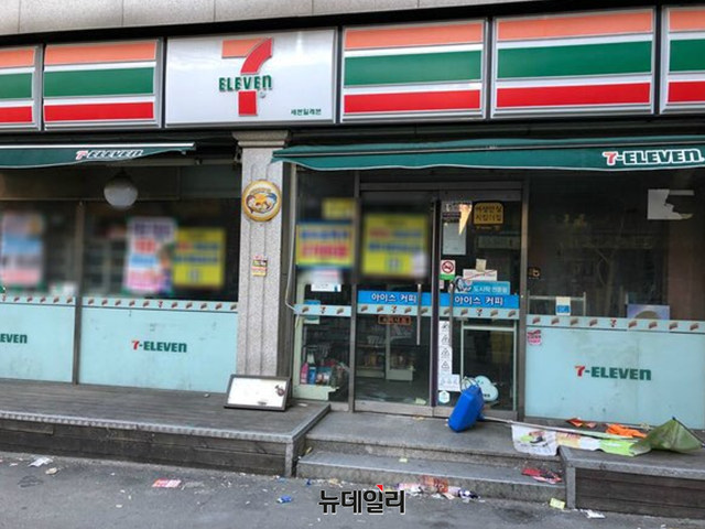 ▲ 폐점한 편의점 모습. ⓒ진범용 기자