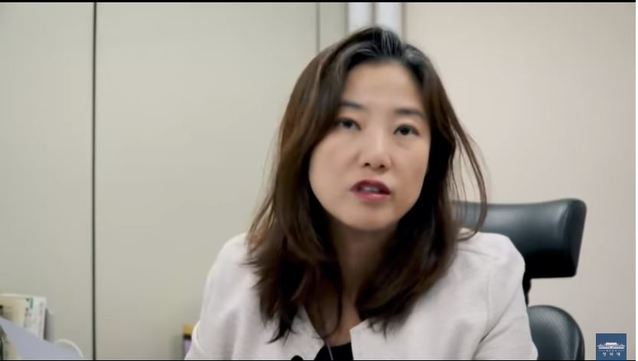 ▲ 정혜승 청와대 뉴미디어비서관이 13일 동성애 축제에 대해 답변하는 모습. ⓒ청와대 청원 게시판 페이지 화면 캡처