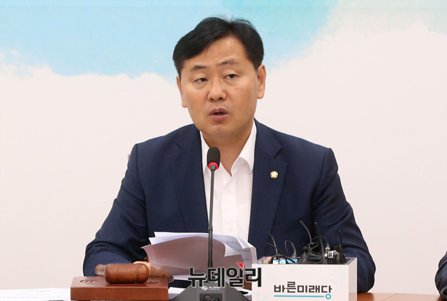 ▲ 김관영 바른미래당 원내대표가 12일 오전 국회에서 열린 원내정책회의에서 모두발언을 하고 있다. ⓒ뉴데일리 이종현 기자