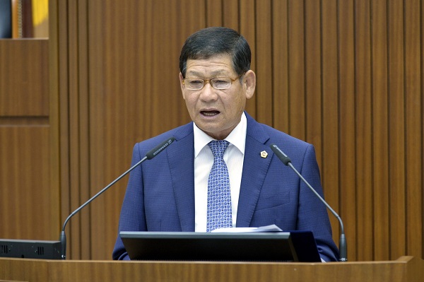 ▲ 세종시의회 채평석 의원이 16일 5분자유발언을 통해 참전 유공자의 충혼탑 이전 문제를 발표하고 있다.ⓒ세종시의회