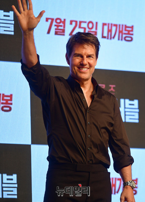 ▲ 배우 톰 크루즈가 16일 오후 서울 송파구 롯데월드 호텔에서 열린 영화 '미션임파서블 폴아웃' 내한 기자간담회에서 포토타임을 갖고 있다. ⓒ 정상윤 기자