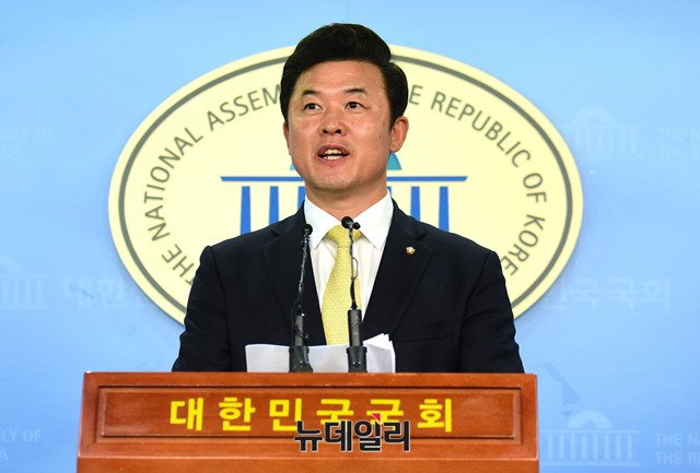 ▲ 자유한국당 윤영석 수석대변인 ⓒ뉴데일리 DB