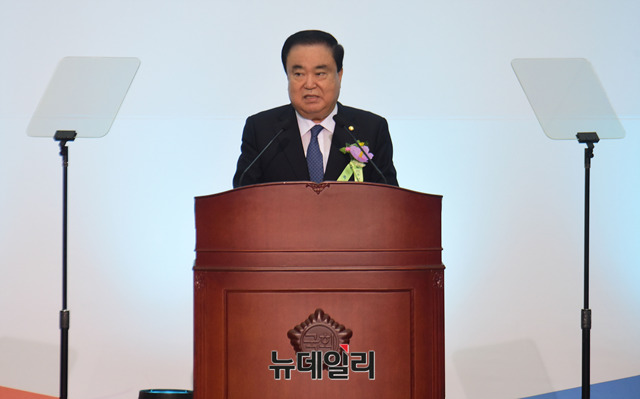 ▲ 문희상 국회의장이 17일 오전 국회에서 열린 제70주년 제헌절 경축식에서 축사를 하고 있다. ⓒ뉴데일리 DB