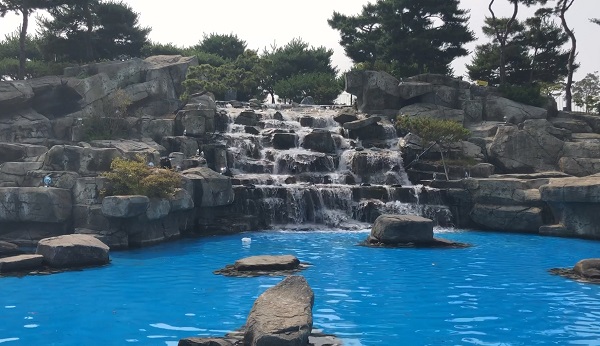 ▲ 문암생태공원 인공폭포.ⓒ청주시