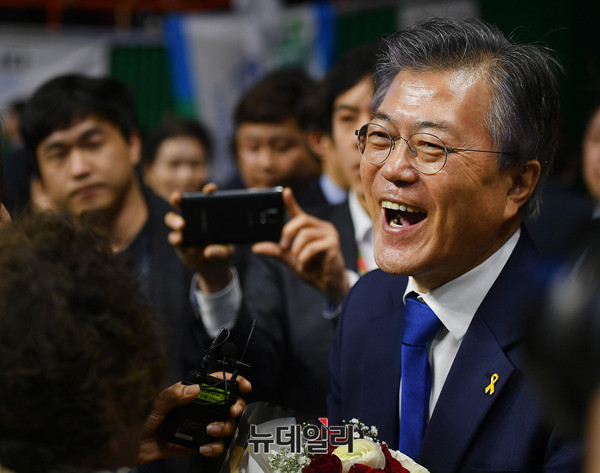 ▲ 문재인 대통령이 환하게 웃는 모습. ⓒ뉴데일리 DB