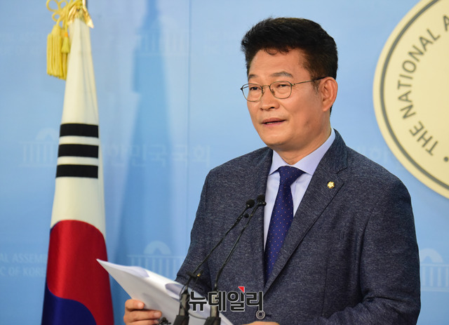 ▲ 송영길 더불어민주당 의원이 18일 오전 국회 정론관에서 8.25 전당대회 당대표 선거 출마를 선언하고 있다. ⓒ뉴데일리 이종현 기자