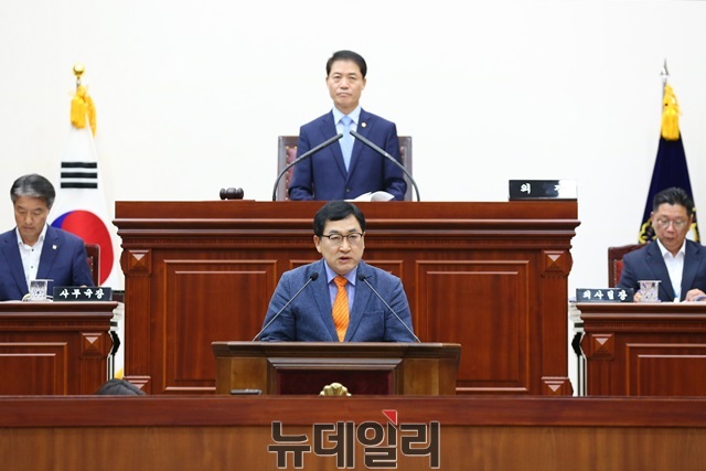 ▲ 주낙영 경주시장이 18일 경주시의회 234회 임시회 개원식에 참석해 시정연설을 하고 있다.ⓒ뉴데일리