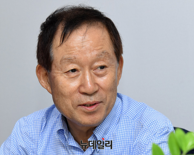 ▲ 한국선진화포럼은 18일 서울 마포구 한신빌딩에서 '한국 경제·사회 미래 진로 모색을 위한 좌담회'를 열었다. 최종찬(사진) 전 건설교통부 장관이 발언하고 있다. ⓒ뉴데일리 공준표