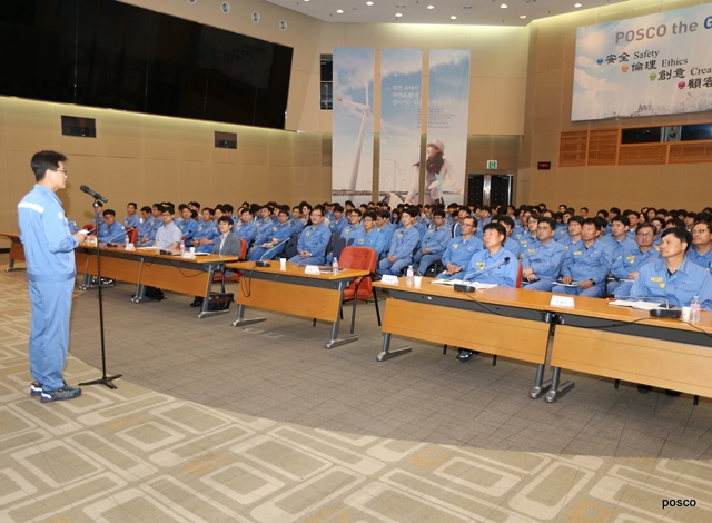 ▲ 오형수 포항제철소장이 경진대회에 대해 강평을 하고있다.ⓒ포스코