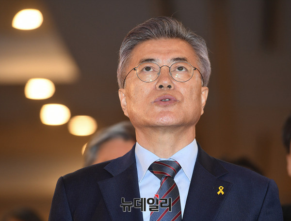 ▲ 문재인 대통령이 생각에 잠긴 모습. ⓒ뉴데일리 DB