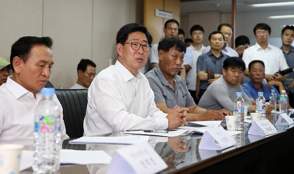 ▲ 양승조 충남도지사가 19일 대진침대 천안본사 방문해 주민들과 간담회를 가졌다.ⓒ충남도