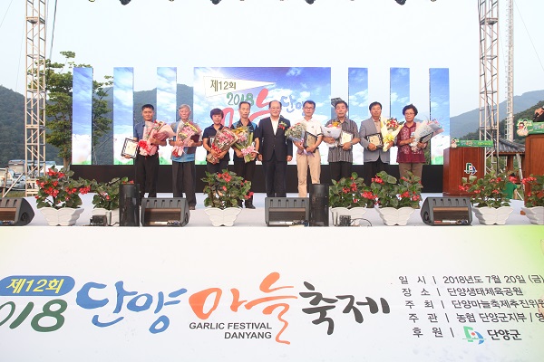 ▲ 단양군이 20~22일 단양생태체육관에서 개최한 단양마늘축제 장면.ⓒ단양군