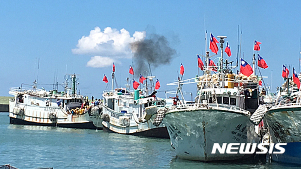 ▲ 항해 중인 대만 어선들ⓒ뉴시스. 무단 전재 및 재배포 금지.