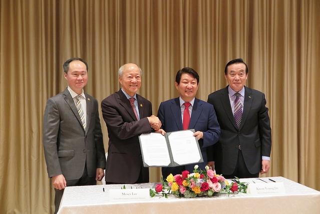 ▲ 사진 왼쪽부터 싱가포르 SDC궉 스위 콴 최고경영자, 모제스 리 이사회의장, 권영진 대구시장, 홍승활 대구도시철도공사 사장 ⓒ대구시