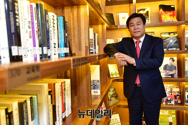 ▲ 자유한국당 김선동 의원(재선·도봉구을)은 26일 국회 의원 열람실에서 뉴데일리와 인터뷰를 했다. ⓒ뉴데일리 정상윤 기자