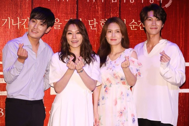 ▲ 지난 23일 오후 서울 강남구 드레스가든에서 열린 뮤지컬 '매디슨 카운티의 다리' 제작발표회에 참석한 (왼쪽부터)강타, 차지연, 김선영, 박은태.ⓒ연합뉴스