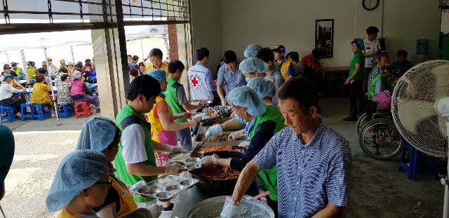 ▲ 포항시시설관리공단이 지난 16일부터 30일까지 사랑의 무료급식 봉사활동을 펼쳤다.ⓒ포항시설관리공단