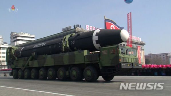 ▲ 북한 열병식에 등장한 '화성-15'호 ⓒ뉴시스 조선중앙 TV 캡쳐 사진