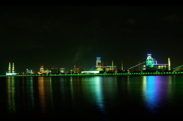 ▲ 포항크루즈에서 바라본 포스코 야간조명 경관.ⓒ포항크루즈