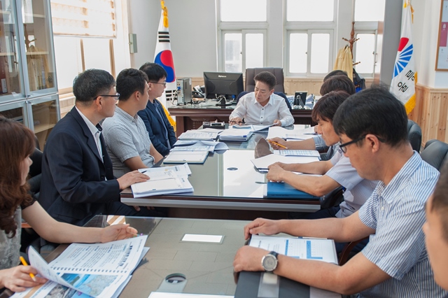 ▲ 김병수 울릉군수가 국가투자예산 확보 추진상황 보고회를 주재하고 국비확보에 총력을 기울여 줄 것을 당부했다.ⓒ울릉군